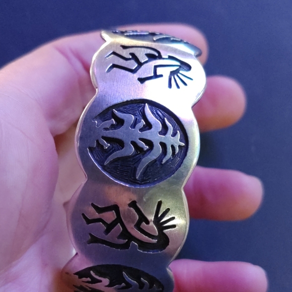 Native sterling silver Kokopelli and corn cuff - Picture 3 of 3